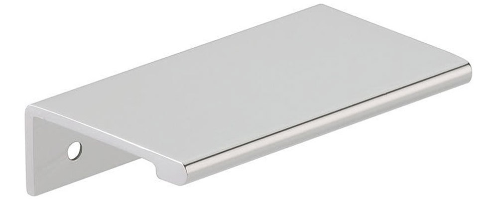 Two aluminium Hafele pull handles were affixed to the bottom sash of each Series 20 vertical sliding unit