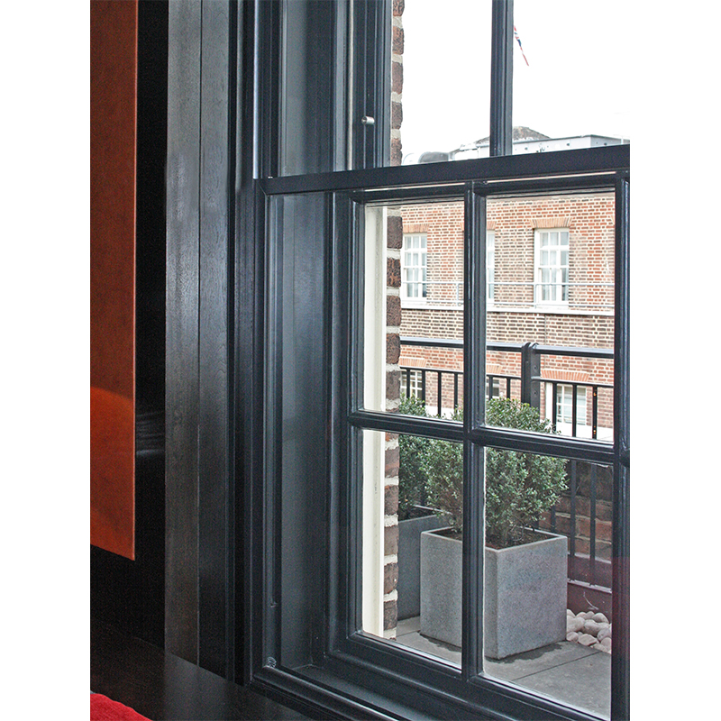 Vertical sliding windows for thermal insulation