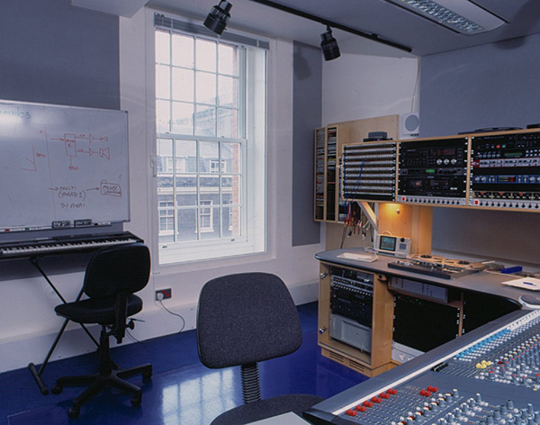 Series 40 heavy duty side hung casement installed in the Royal Academy of Arts Sound Studio to provide high levels of sound attenuation and insulation.